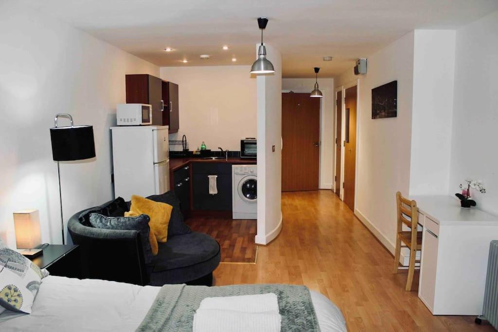 Modern City Central Studio Apt เบอร์มิงแฮม ภายนอก รูปภาพ